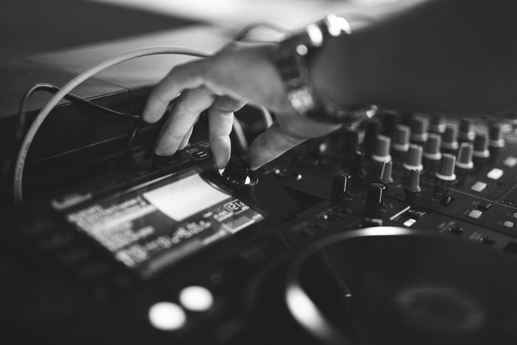 clases de DJ y producción musical en Cádiz